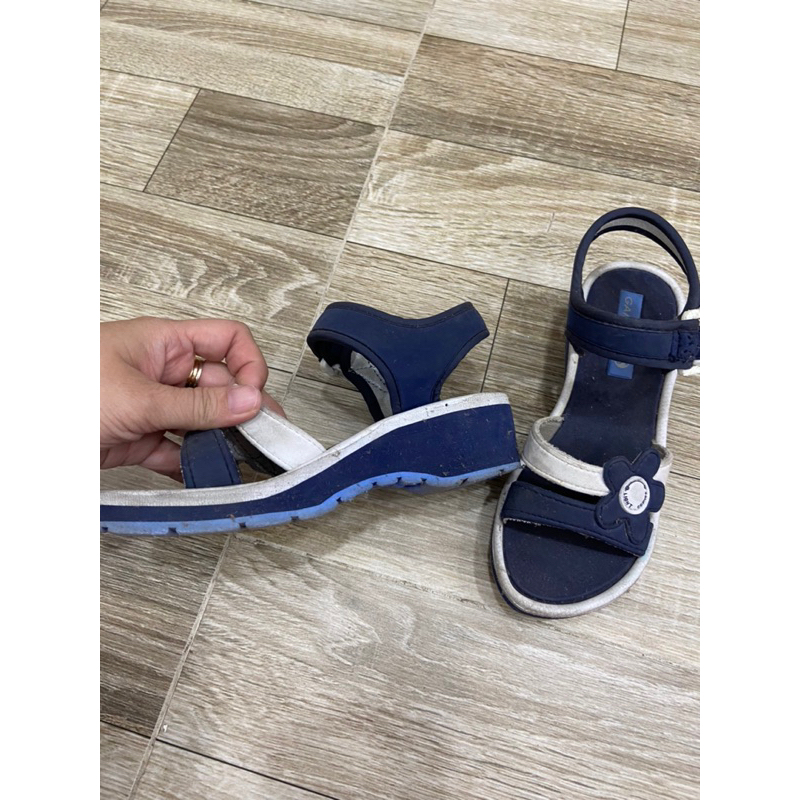 Giày sandal cho bé gái
