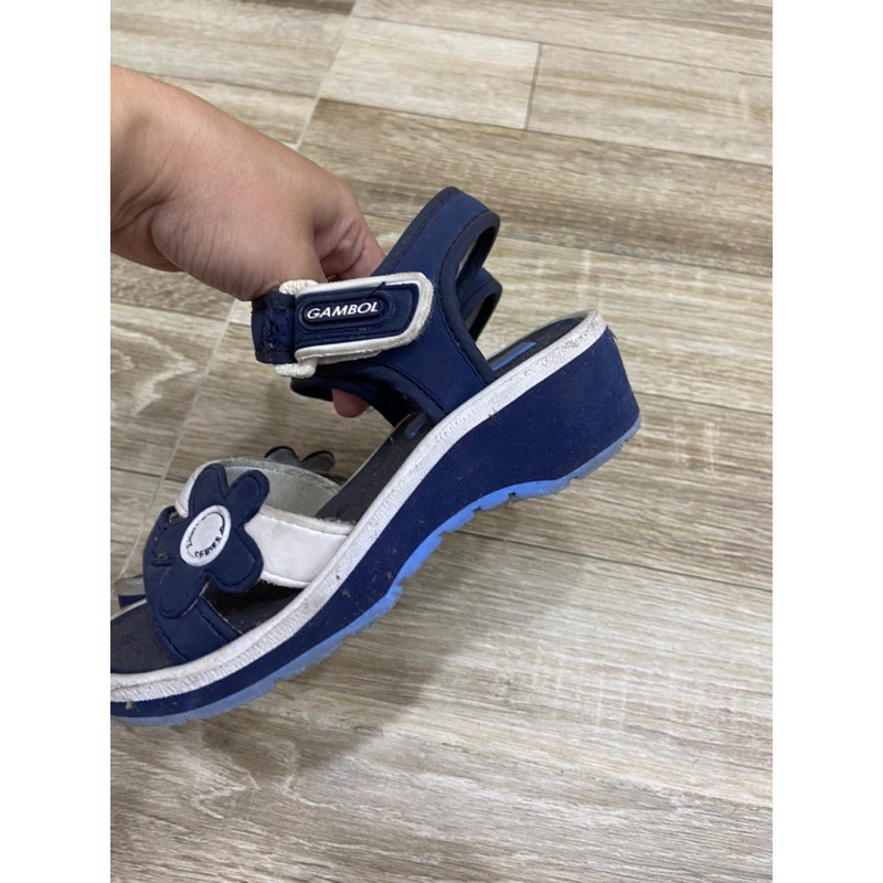 Giày sandal cho bé gái