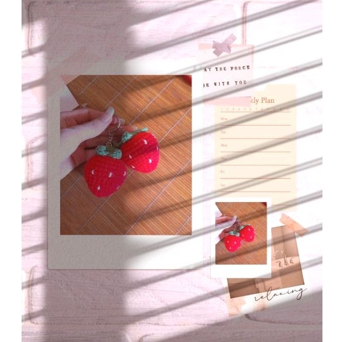 Móc khóa dâu tây bằng len handmade thủ công