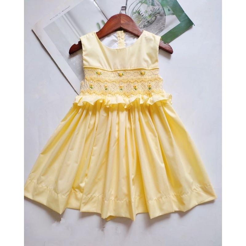 Đầm Smock vàng sát nách cho bé gái 13kg - 32kg