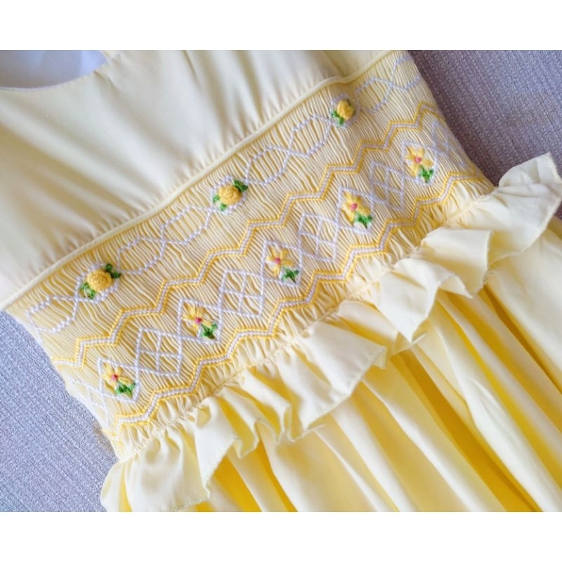 Đầm Smock vàng sát nách cho bé gái 13kg - 32kg