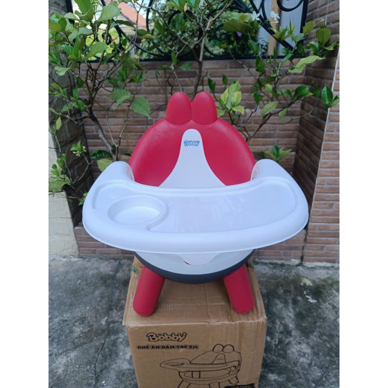 Ghế ăn dặm Bobby cho bé từ 6 tháng