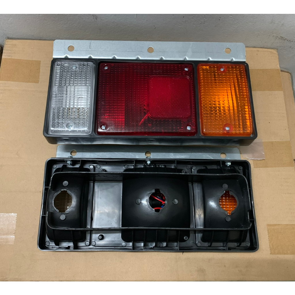 Bộ Đèn Hậu, Đèn Lái Sau, Chụp Đèn Xe Tải Hyundai 2T5 Đời Mới...Loại Xịn Không Ngã Màu