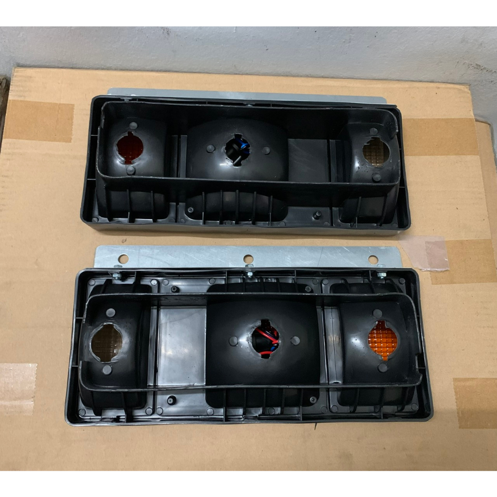 Bộ Đèn Hậu, Đèn Lái Sau, Chụp Đèn Xe Tải Hyundai 2T5 Đời Mới...Loại Xịn Không Ngã Màu