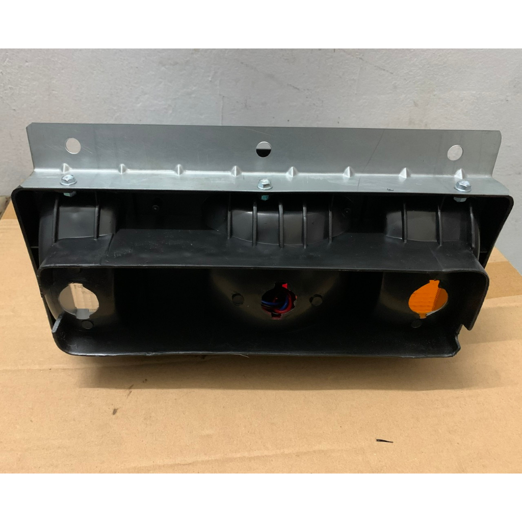 Bộ Đèn Hậu, Đèn Lái Sau, Chụp Đèn Xe Tải Hyundai 2T5 Đời Mới...Loại Xịn Không Ngã Màu