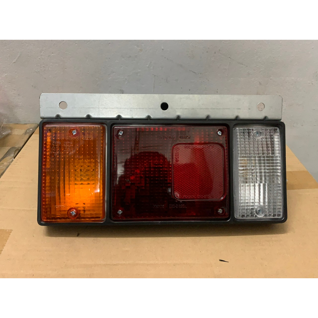 Bộ Đèn Hậu, Đèn Lái Sau, Chụp Đèn Xe Tải Hyundai 2T5 Đời Mới...Loại Xịn Không Ngã Màu