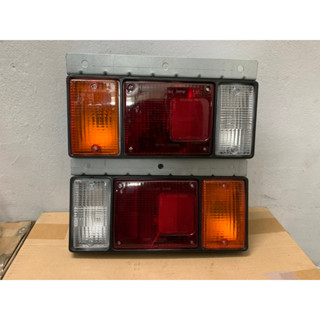 (L-31)Bộ Đèn Hậu, Đèn Lái Sau, Chụp Đèn Xe Tải ISUZU 1T9 - 3T5 NPR, QKR..Loại Xịn Không Ngã Màu ( Giá 3 chụp Hoặc 1 bộ )