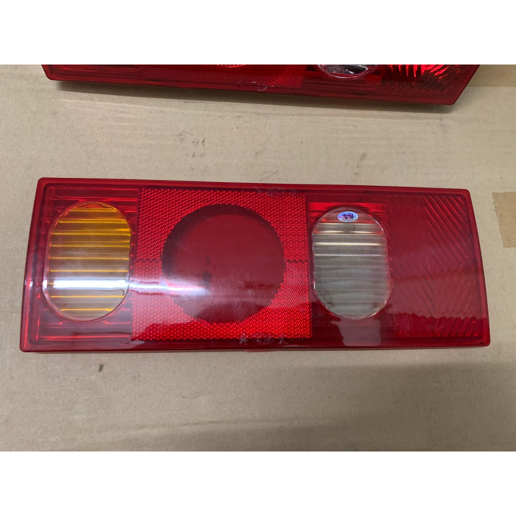 Bộ Đèn Hậu, Đèn Lái Sau Đèn Xi Nhan - Phanh , Chụp Đèn Xe Tải Veam 2T – 3T5...Loại Xịn Không Ngã Màu