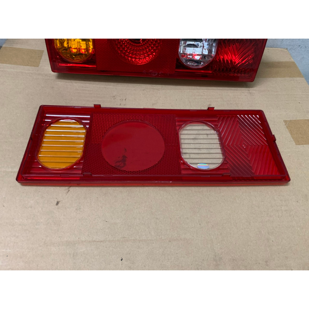 Bộ Đèn Hậu, Đèn Lái Sau Đèn Xi Nhan - Phanh , Chụp Đèn Xe Tải Veam 2T – 3T5...Loại Xịn Không Ngã Màu