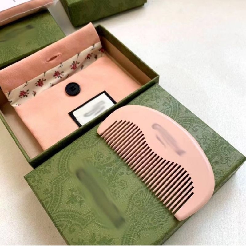 Lược chải kèm túi vải