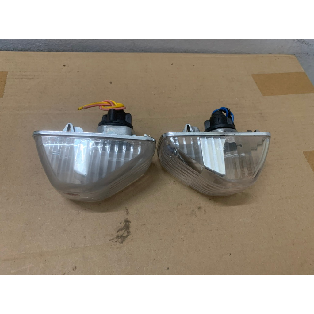 Đèn xi nhan hông cửa xe tải ISUZU các loại NQR, QKR, NMR, NPR, FVR... Loại Xịn Bền Màu.