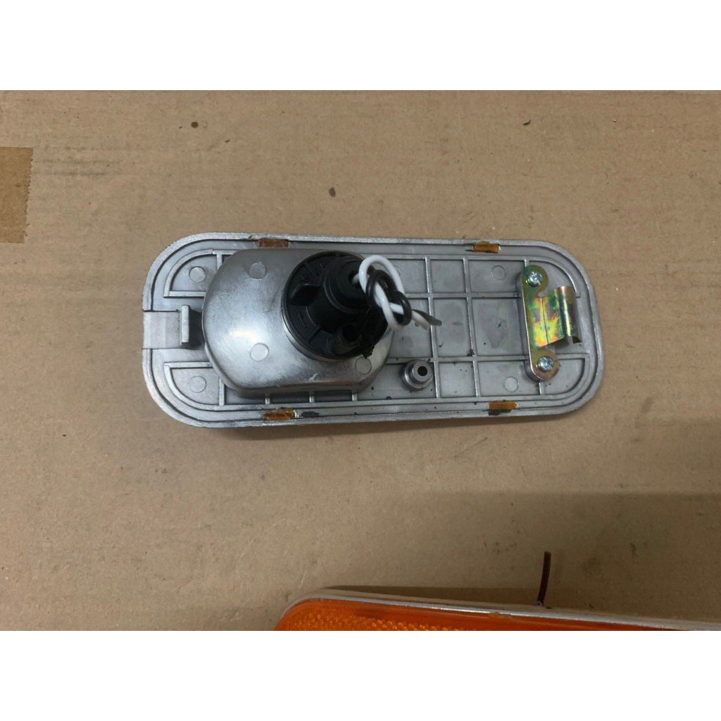 Bộ Đèn xi nhan hông cửa xe HYUNDAI 3T5, HD65, HD72, HD 99, Mighty 2... Xi nhan hông Loại Xịn Bền Màu.