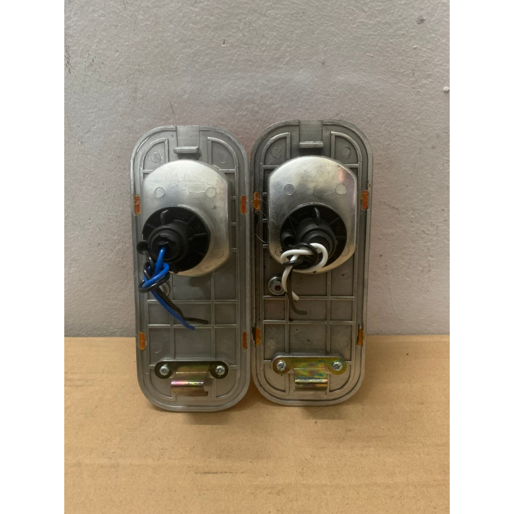 Bộ Đèn xi nhan hông cửa xe HYUNDAI 3T5, HD65, HD72, HD 99, Mighty 2... Xi nhan hông Loại Xịn Bền Màu.