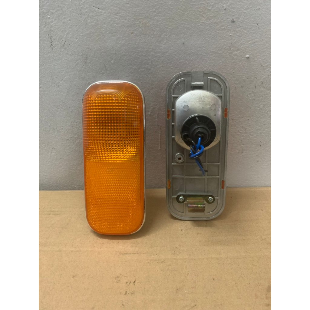 Bộ Đèn xi nhan hông cửa xe HYUNDAI 3T5, HD65, HD72, HD 99, Mighty 2... Xi nhan hông Loại Xịn Bền Màu.