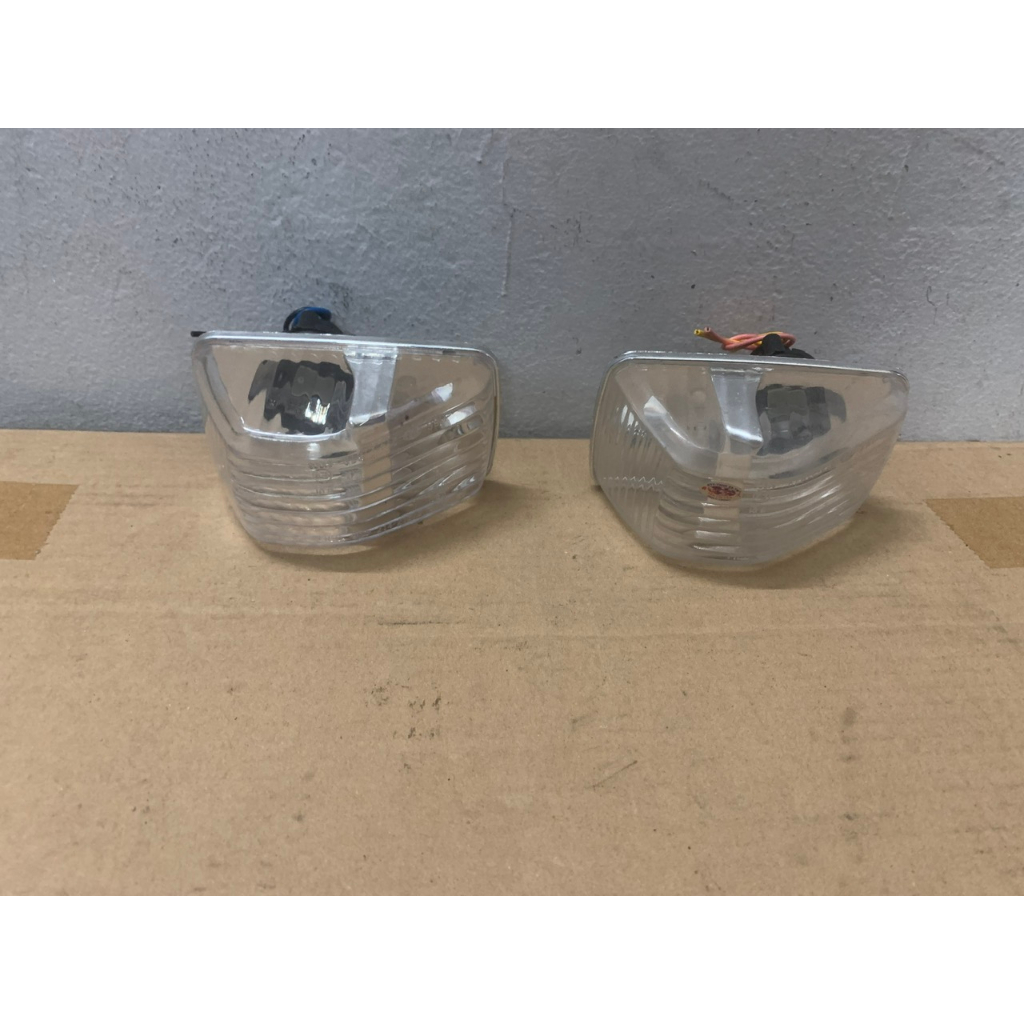 Đèn xi nhan hông cửa xe tải ISUZU các loại NQR, QKR, NMR, NPR, FVR... Loại Xịn Bền Màu.