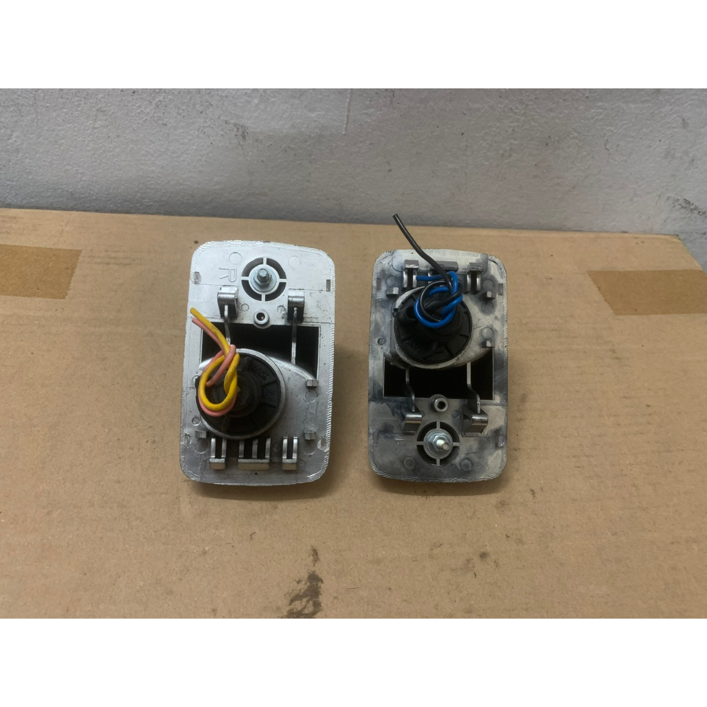 Đèn xi nhan hông cửa xe tải ISUZU các loại NQR, QKR, NMR, NPR, FVR... Loại Xịn Bền Màu.