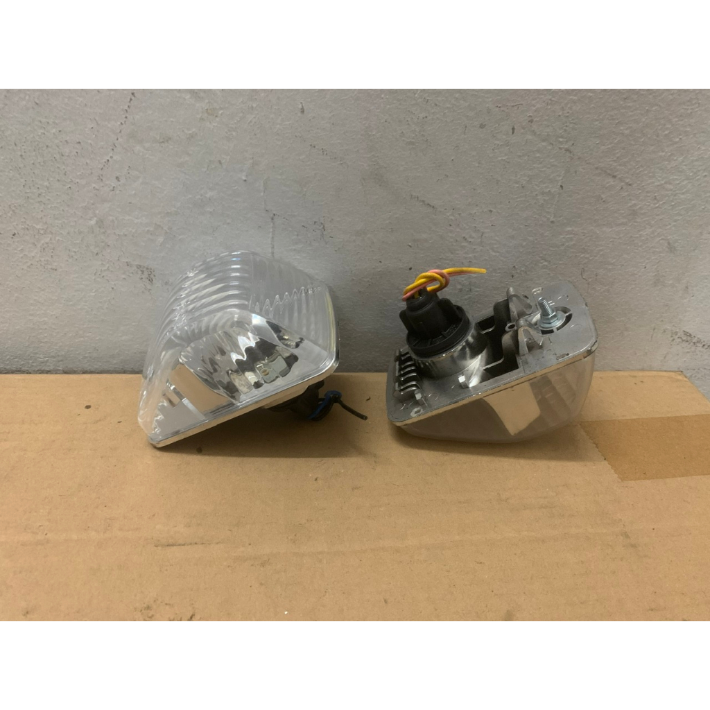 Đèn xi nhan hông cửa xe tải ISUZU các loại NQR, QKR, NMR, NPR, FVR... Loại Xịn Bền Màu.