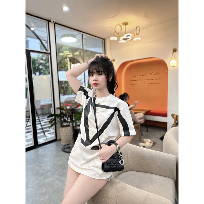 Áo Phông Nam Hoạ tiết MonoGram Va len tilo_ Áo Thun Nam Nữ L.V Hoạ Tiết VLTN đen trắng ngang thân Siêu Hot. GenZ.Store