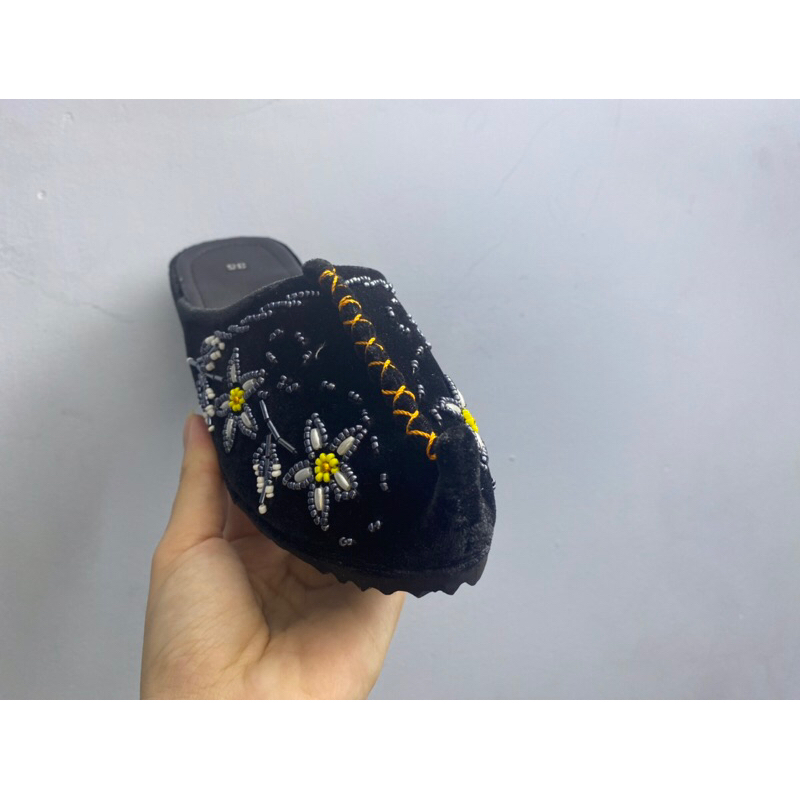 Hài nhung cho bà và mẹ thêu hoa kết cườm mũi cong 5cm - 5 phân