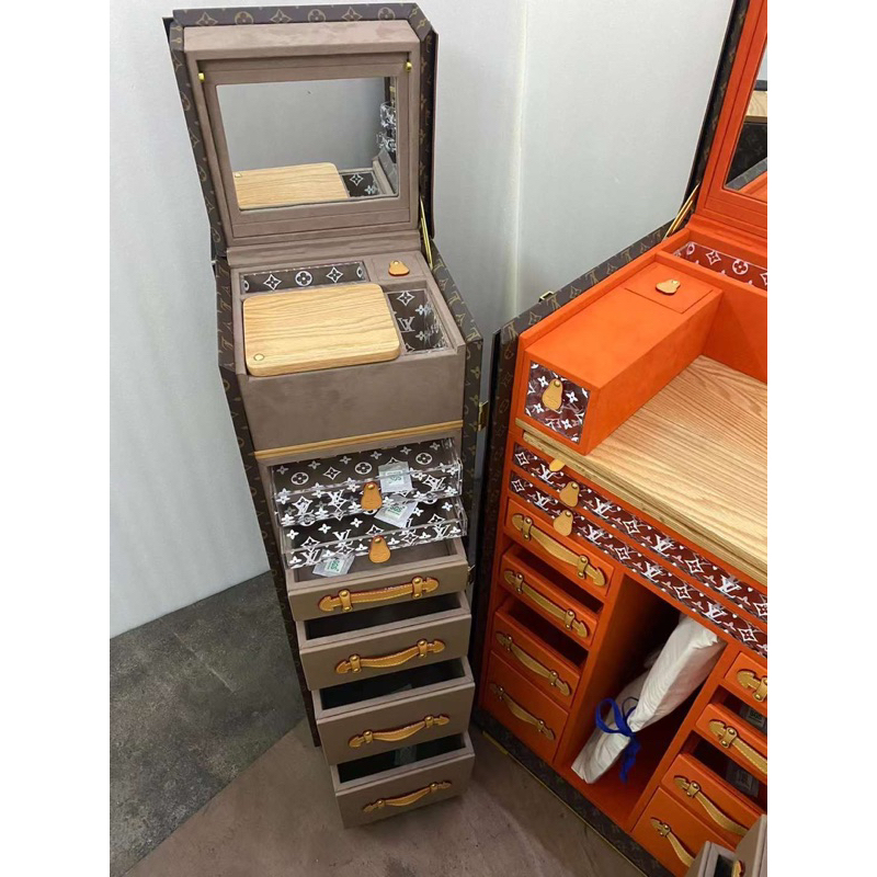 Bàn trang điểm lv