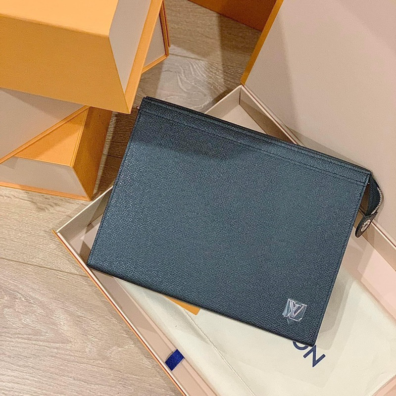 Cluth Cầm Tay LV Size 27x21x6  -  By Anh Dinh Phuong