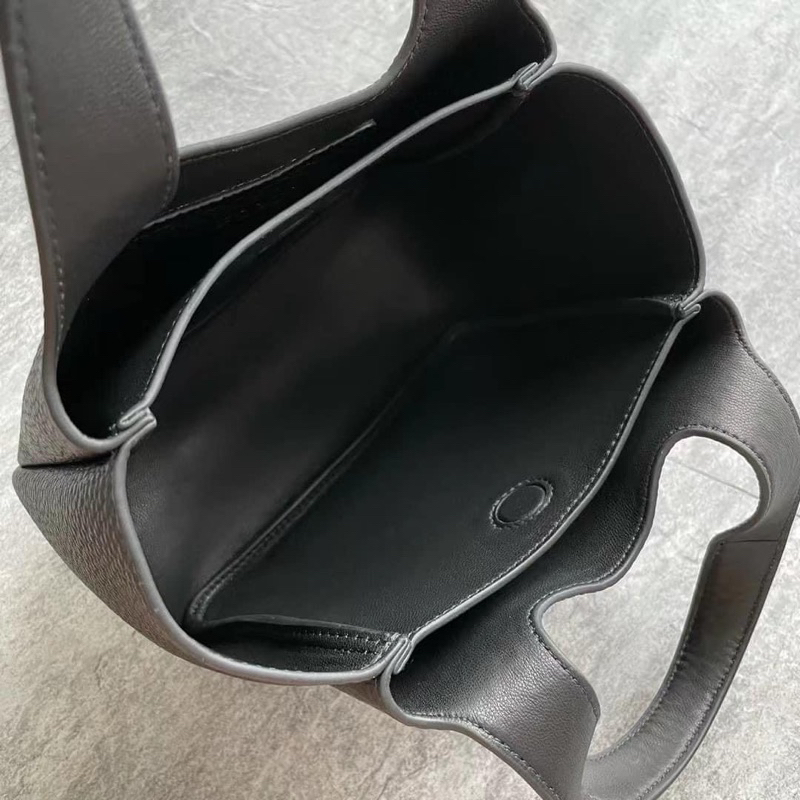 Túi Xách Prada Picotin Trắng Đen Size 18  -  By Anh Dinh Phuong