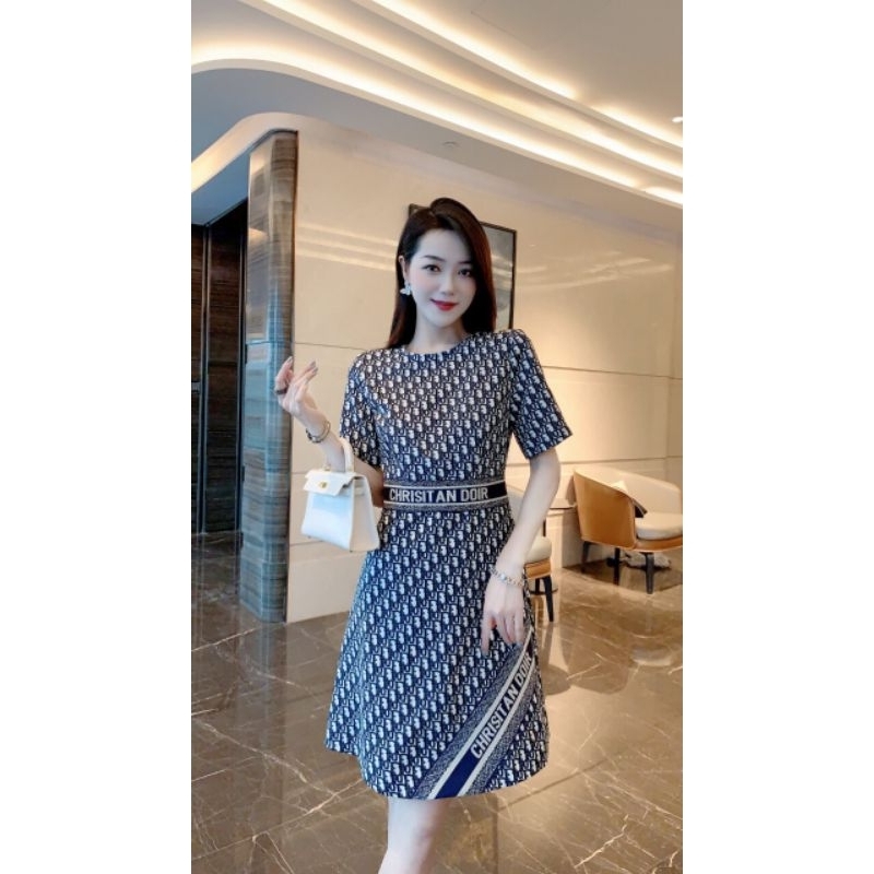 Đầm suông cổ tròn họa tiết Di.or