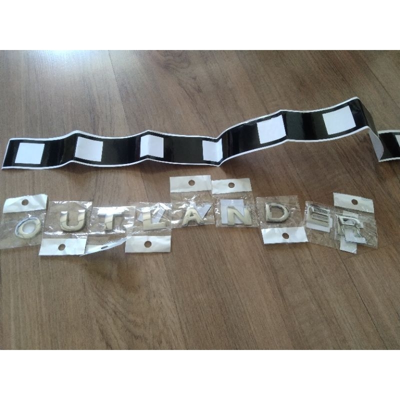 Chữ OUTLANDER 3D INOX dán trang trí nắp capo