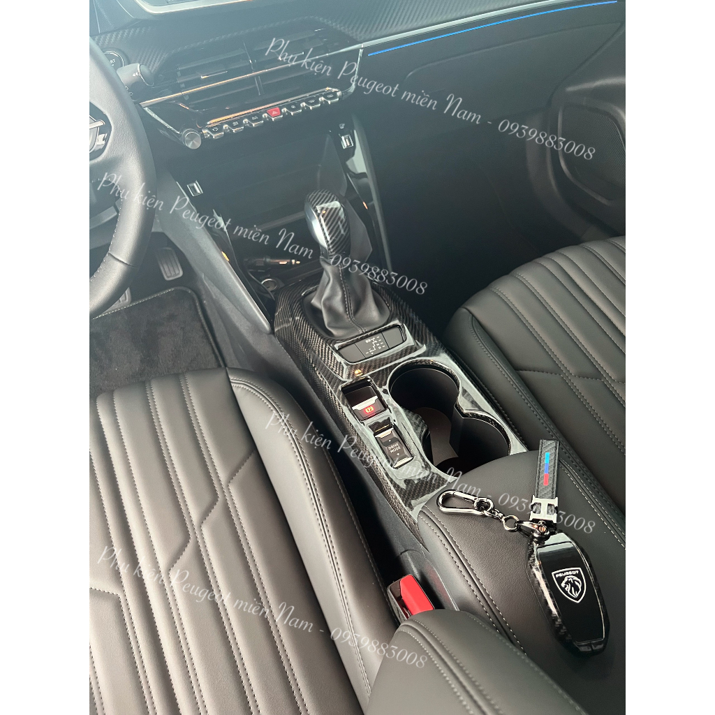 Ốp cần số – yên ngựa xe Peugeot 2008 carbon fiber cao cấp