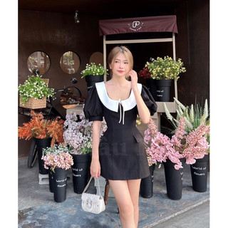 váy viền trắng cổ vuông
