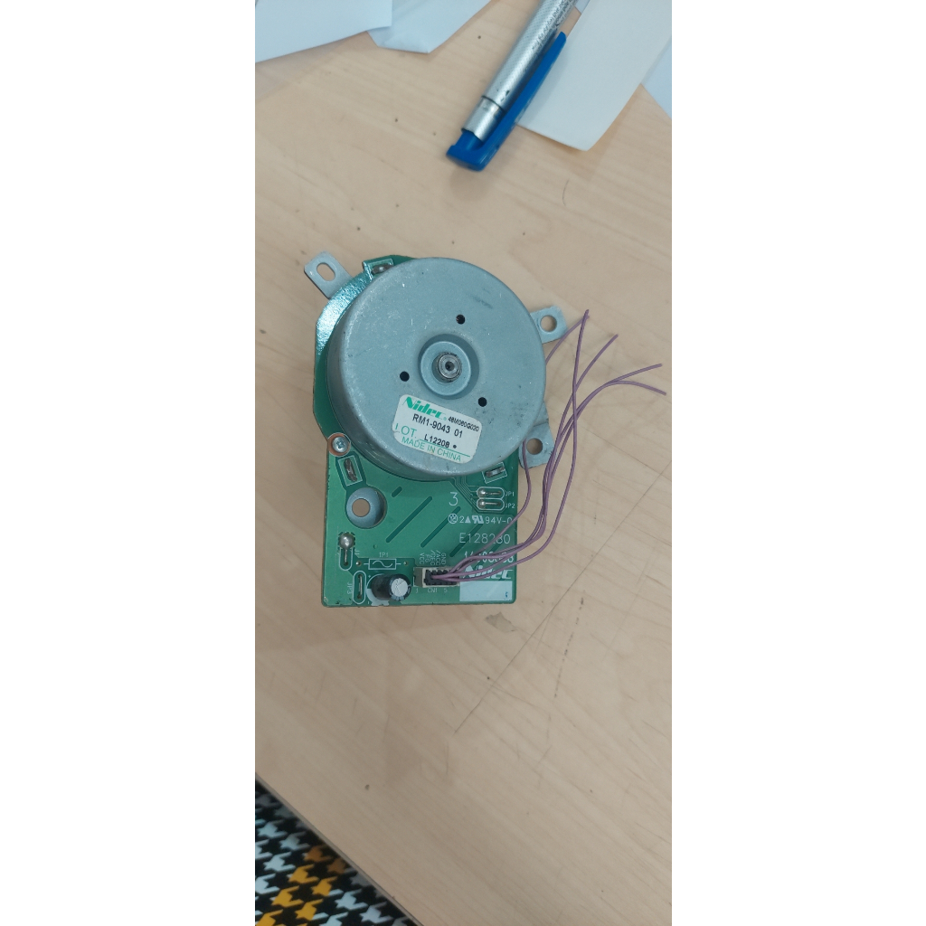 Motor/Mô tơ RM1-6378 hoặc RM1-6379 lõi trước 8mm chế quạt