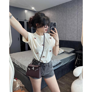 Áo Phông Chery Mix Quần Jean