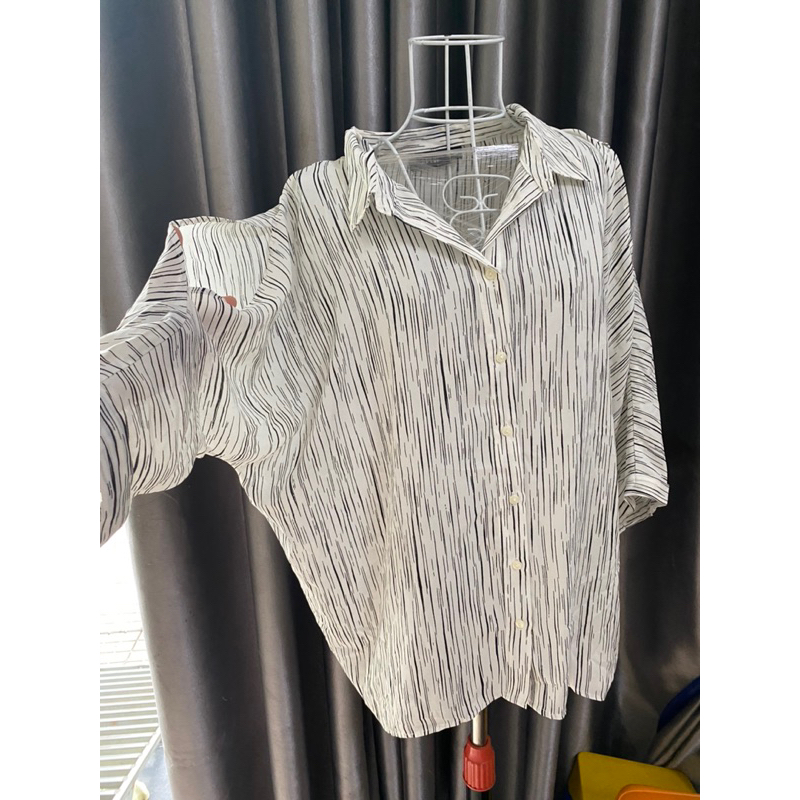 Áo sơ mi hở vai dáng dài , chất vải k nhăn,mịn