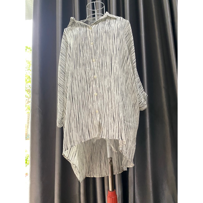 Áo sơ mi hở vai dáng dài , chất vải k nhăn,mịn