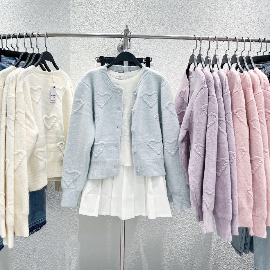 Áo cardigan cổ tròn cài nút trái tim 4 màu LENCLOTHING 9741