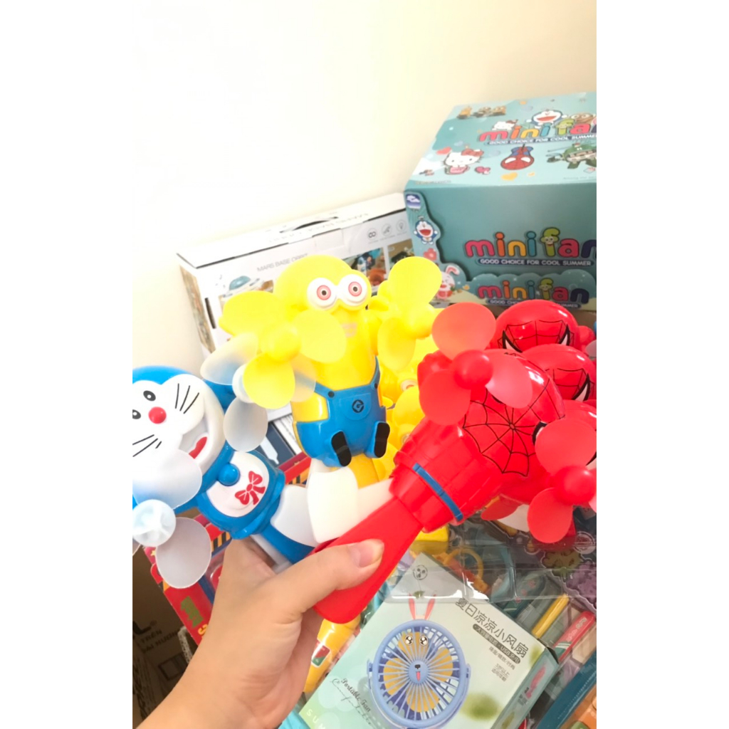 Quạt cầm tay Minions, người nhện Spiderman, doremon siêu dễ thương và đáng yêu, không dùng pin