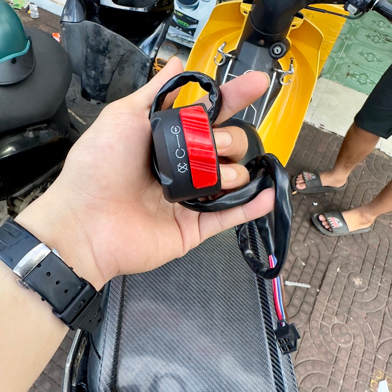 Cùm công Tắc yamaha TFX A50 bên phải lắp nhiều dòng xe