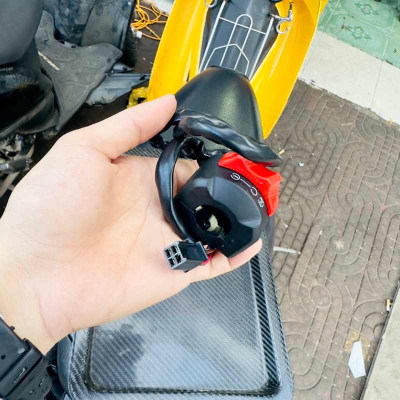 Cùm công Tắc yamaha TFX A50 bên phải lắp nhiều dòng xe