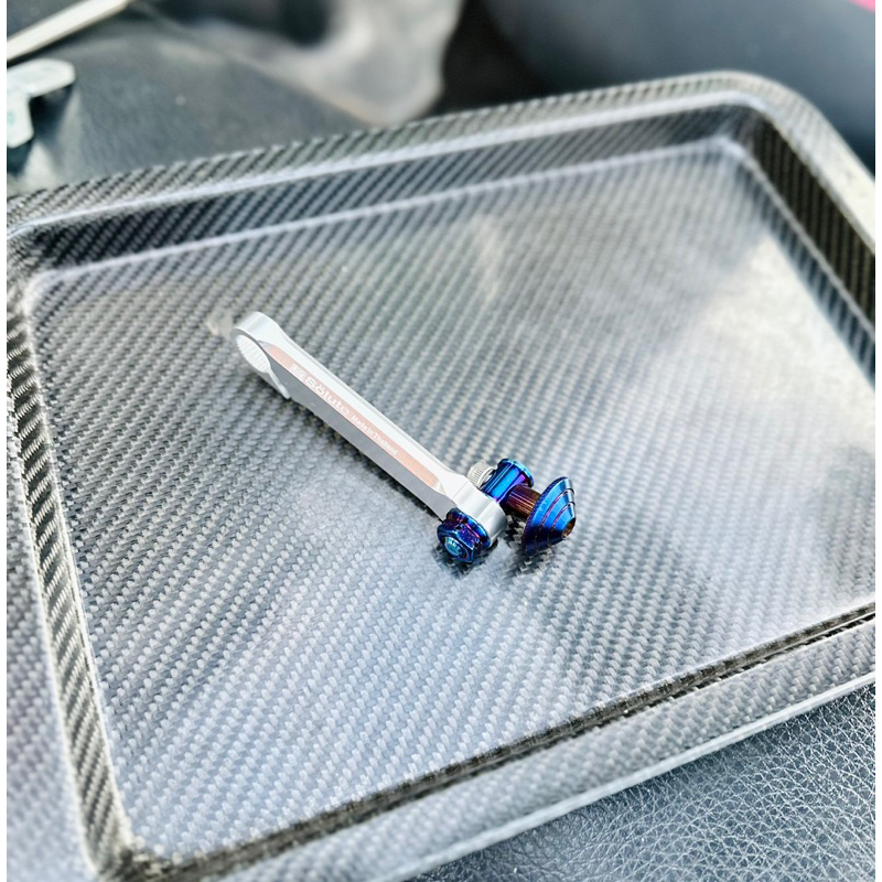 Càng thắng Solute Thailand Núm Vặn Titanl