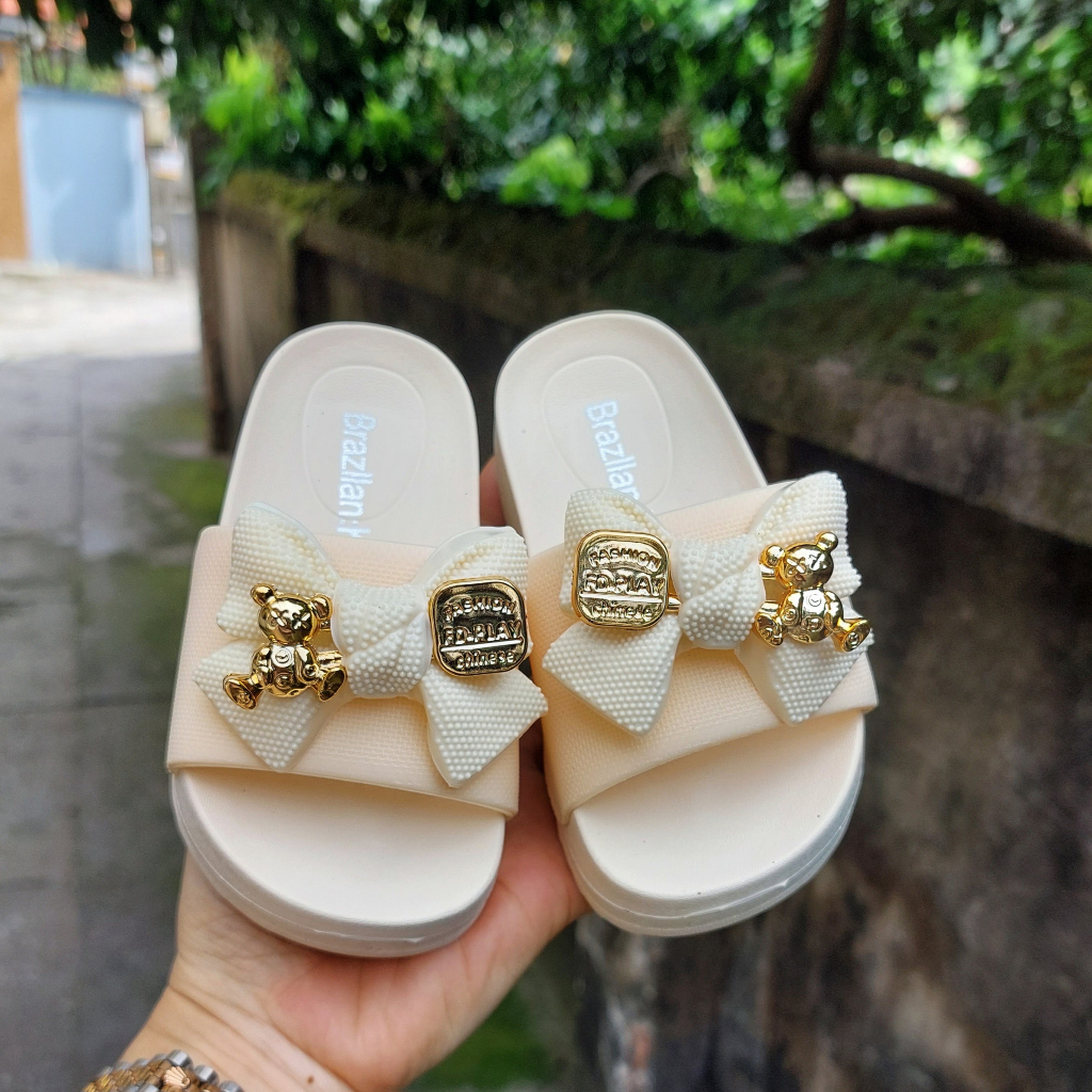 Dép lê cho bé gái quai ngang nơ gấu, dép cho bé đế cao 3 cm siêu nhẹ siêu êm, chất liệu xốp EVA cao cấp DQN01