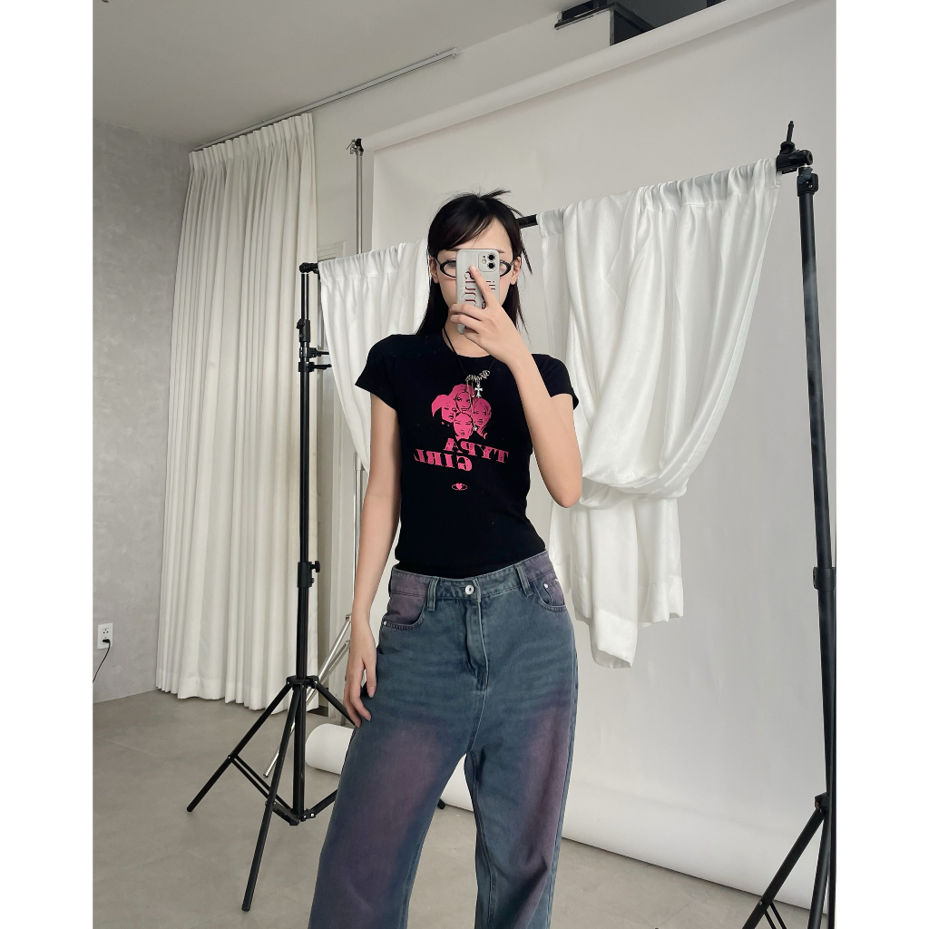 Áo thun baby tee form ôm Y2K MONÁ - BLINK