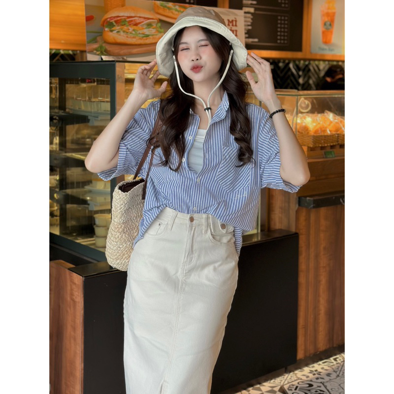 Áo Sơmi - 1 Túi - Tay Ngắn Lật - Thêu Chữ - Kẻ Dọc