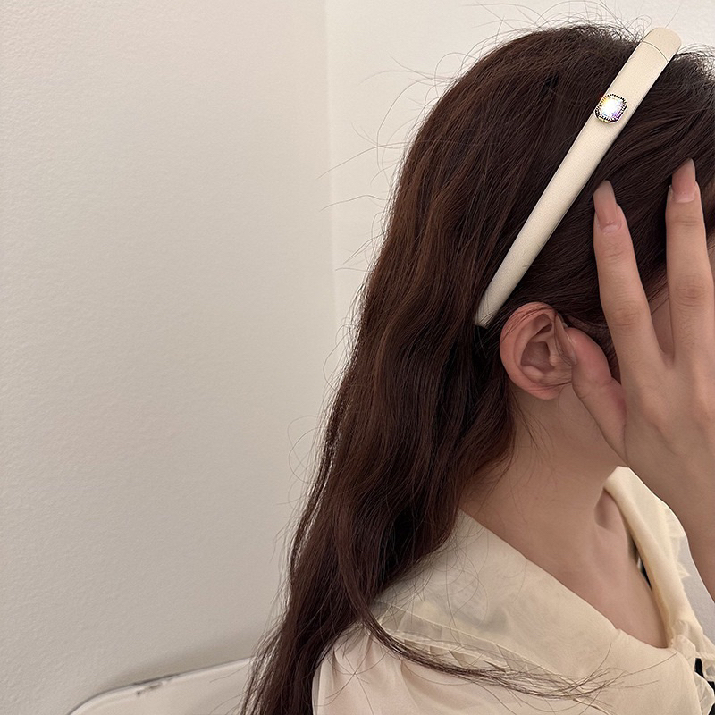 Bờm tóc băng đô cho nữ màu đen kem dễ thương đính đá B198