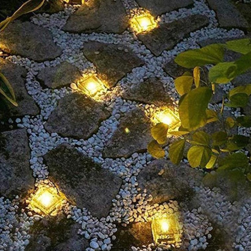 Đèn viên đá năng lượng mặt trời dùng trang trí sân vườn