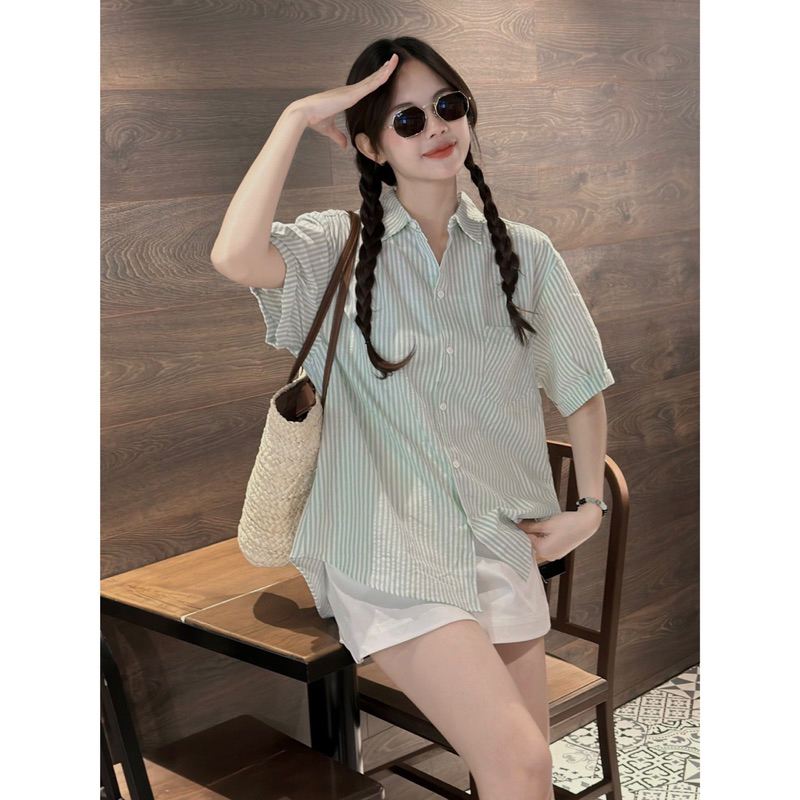 Áo Sơmi - 1 Túi - Tay Ngắn Lật - Thêu Chữ - Kẻ Dọc