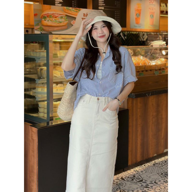 Áo Sơmi - 1 Túi - Tay Ngắn Lật - Thêu Chữ - Kẻ Dọc