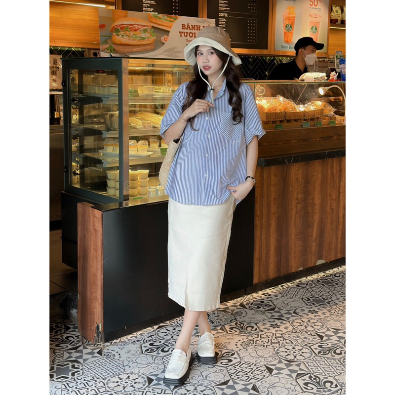 Áo Sơmi - 1 Túi - Tay Ngắn Lật - Thêu Chữ - Kẻ Dọc