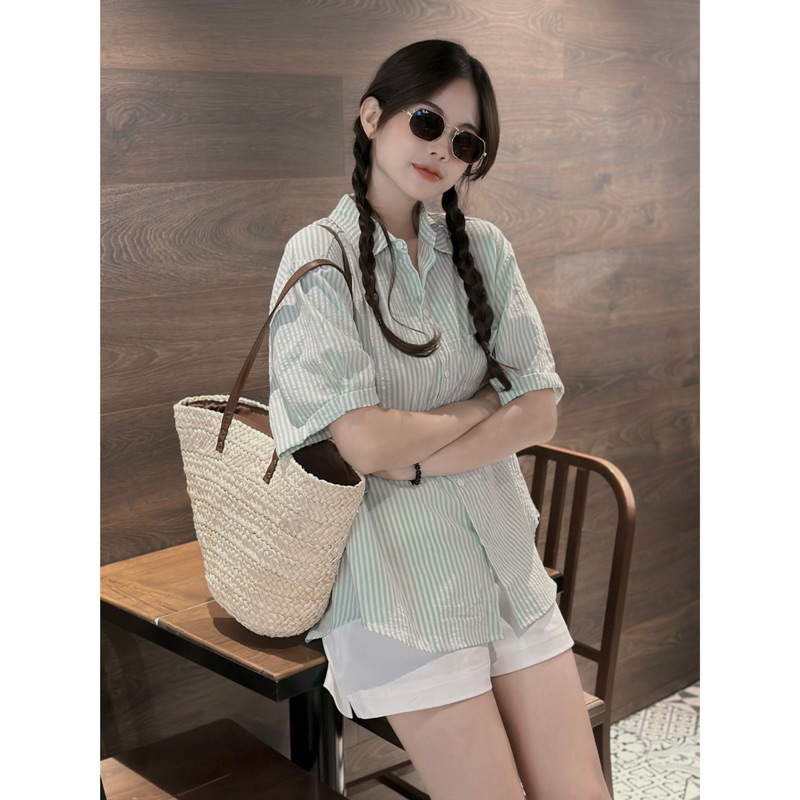 Áo Sơmi - 1 Túi - Tay Ngắn Lật - Thêu Chữ - Kẻ Dọc