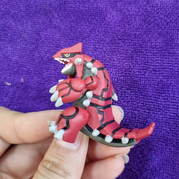 Mô hình Pokemon Groudon -  Pokemon Scale World Hoenn Region Figure ( Xước bụng)