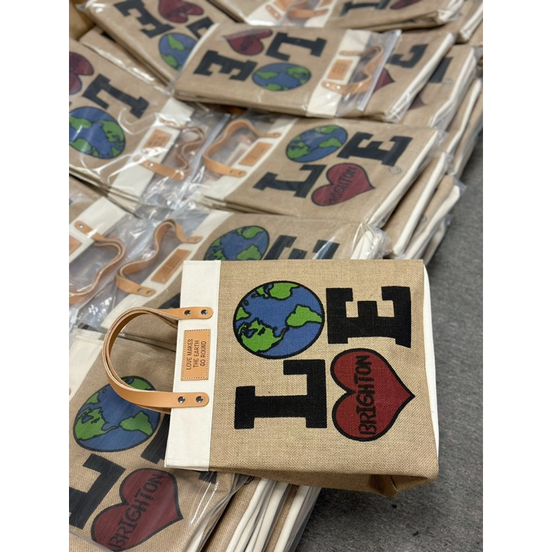 Túi tote Love dư xịn